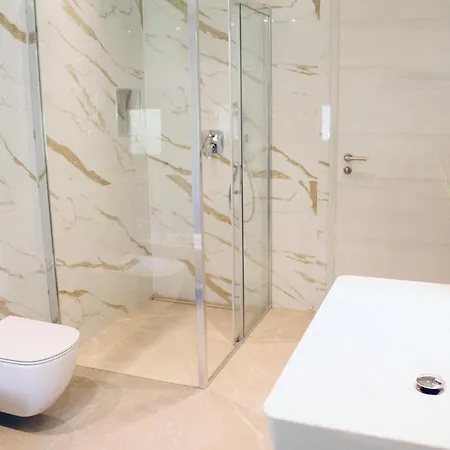 Aurora アパート アンカラン